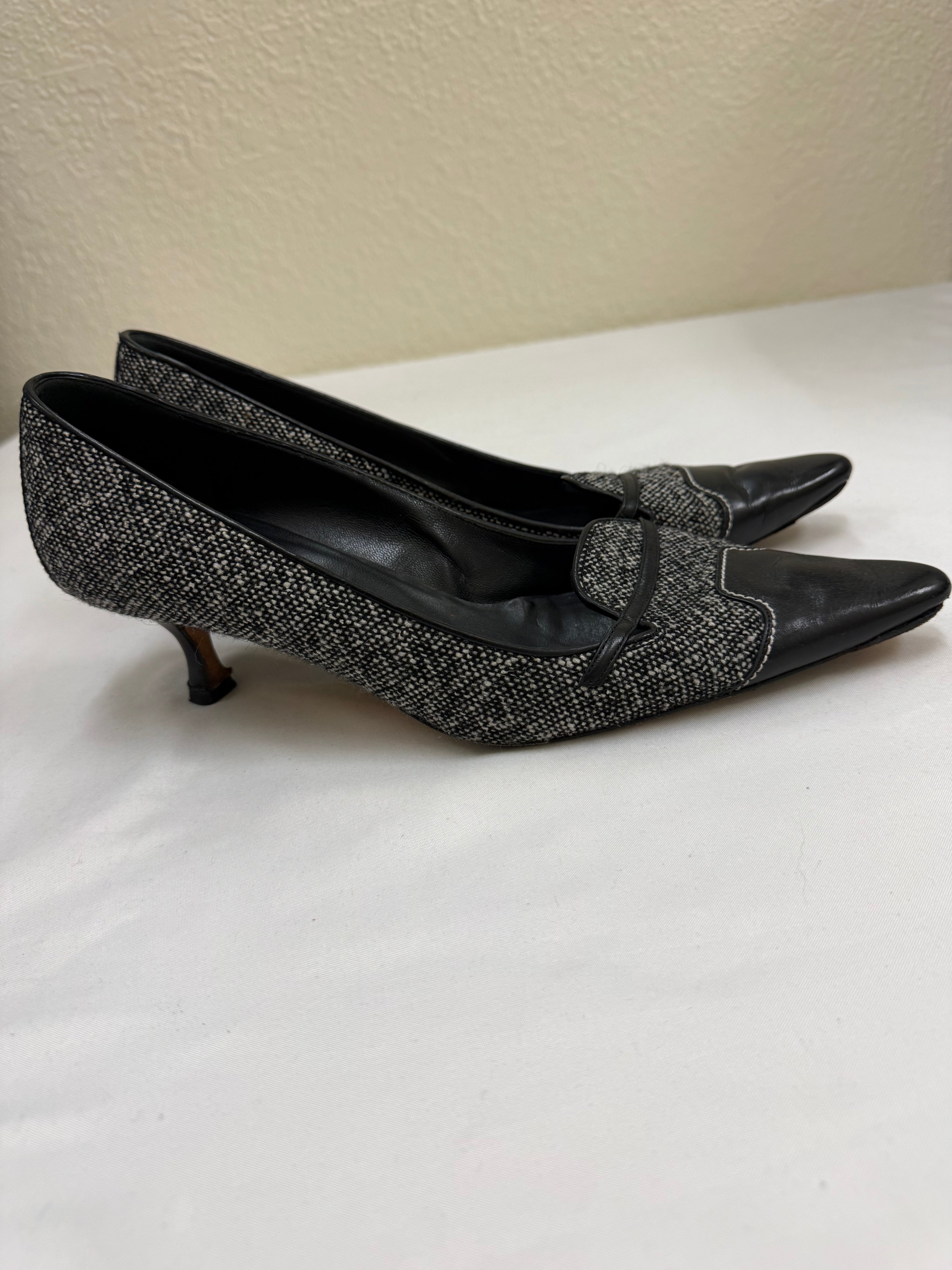 Authentic Manolo Blahnik Black Tweed & Leather Pointed Toe Kitten Heel Pumps | Made in Italy