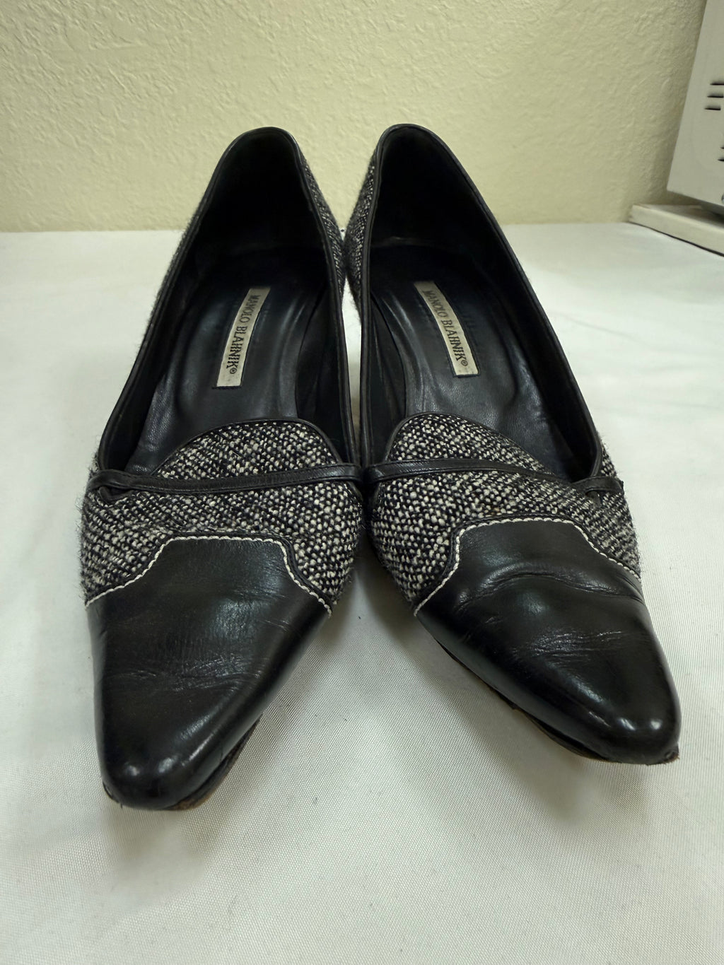Authentic Manolo Blahnik Black Tweed & Leather Pointed Toe Kitten Heel Pumps | Made in Italy