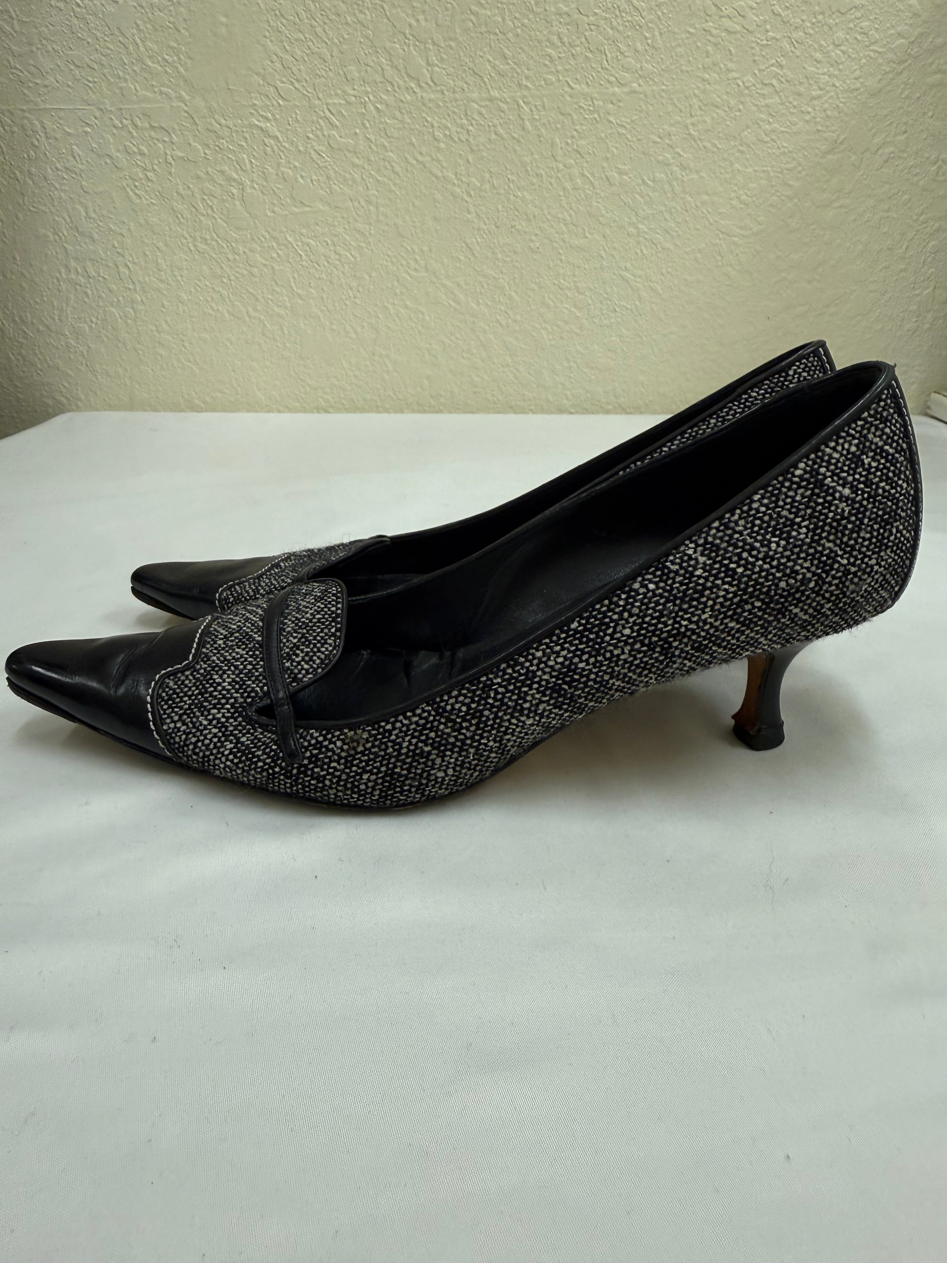 Authentic Manolo Blahnik Black Tweed & Leather Pointed Toe Kitten Heel Pumps | Made in Italy